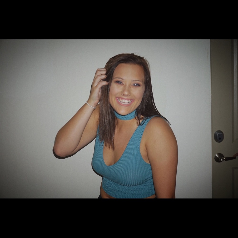 Crop top with collar